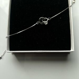 Elegant Silver Bracelet with Interlocking Circles ring engagement marriage